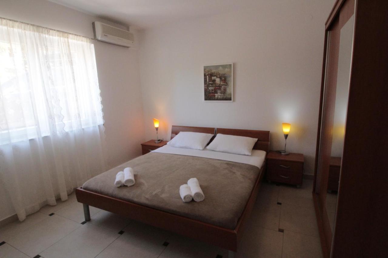 & Fiesta Apartment *