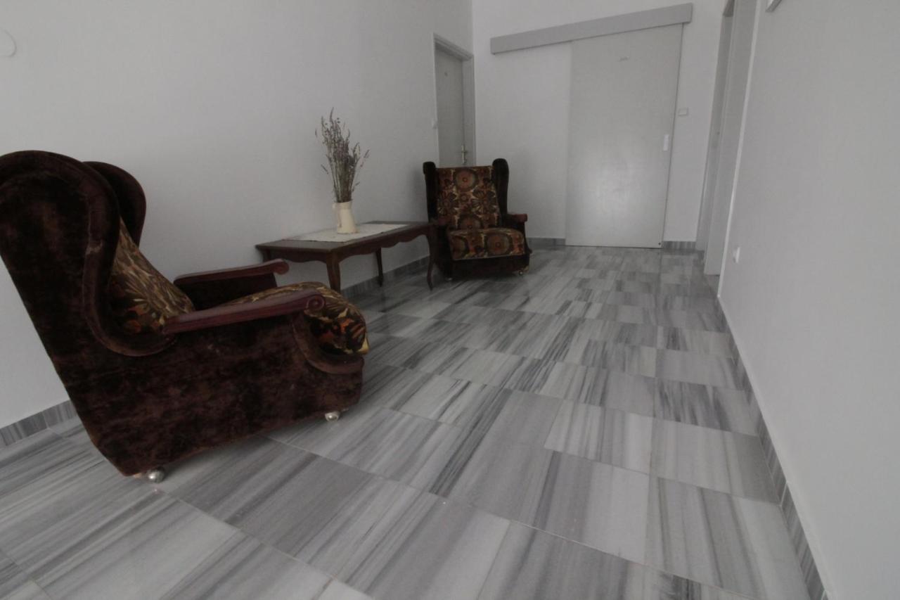 & Fiesta Apartment